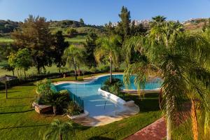 Modern Sea & Golf View 2-Bedroom Apartment with Pool and Terrace in Mijas