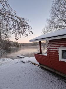 Torppa järvenrannalla