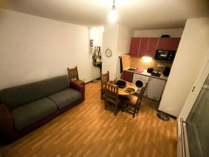 apartment , separate bedroom