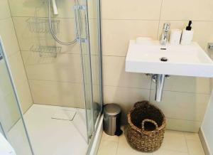 Two bedroom apartment by Luxembourg gare w terrace&parking