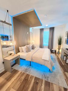 Golden Glow Style - Comfort & Central - Buckhead with Free Parking