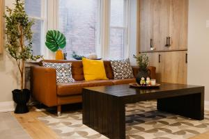 Central Getaway University of Toronto TTC Queen M