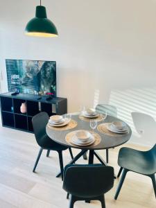 Practical one bedroom flat with terrace and parking