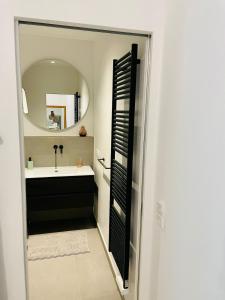 Practical one bedroom flat with terrace and parking