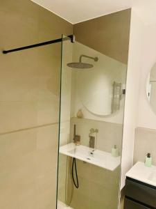 Practical one bedroom flat with terrace and parking