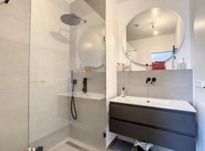 Practical one bedroom flat with terrace and parking