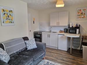 Little Park Holiday Homes Self Catering Cottages 1 & 2 bedrooms available close to Tutbury Castle