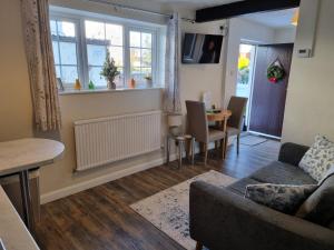 Little Park Holiday Homes Self Catering Cottages 1 & 2 bedrooms available close to Tutbury Castle