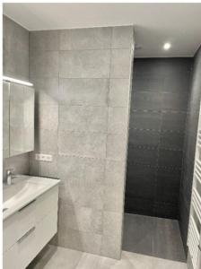 Easy-Stay 1 bedroom apartment with terrace and parking