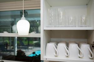 Upscale Pool Retreat- Sleeps 12 -King Beds- Renovated