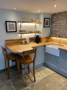 Blackshaw Gap - Charming cottage on a Cheshire Peak District farm - Dining options