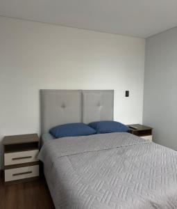 Cerca de todo, Terminal, Plaza Murillo, Teleféricos