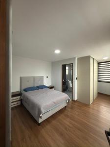 Cerca de todo, Terminal, Plaza Murillo, Teleféricos