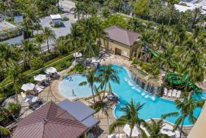 2B Beachfront condo! Pool! Games! 15 mins to PBI!