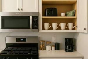 Warm & Cozy Escape - NYC & NWK with Free Parking