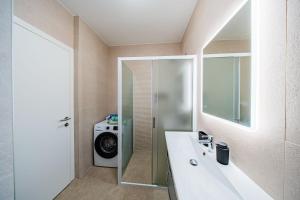 Flex SelfCheckIns 213 - Zagreb - 2 Bedrooms - Parking - Loggia