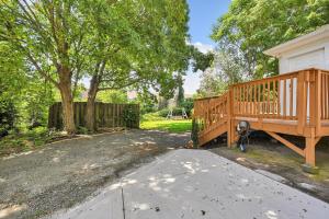 3 mins from Downtown - PS5, King Bed & EV Charger