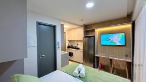 Flat pé na areia com varanda e vista mar