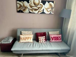 NKN Cosy maisonette Dartford station free parking