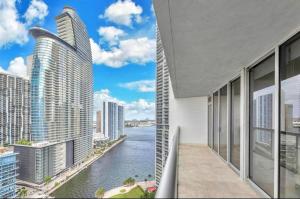 Icon Brickell , W Hotel Building , River View Retreat