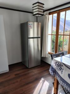 Valle de Elqui Horcon , Hermosa cabaña equipada para 2 personas max 3 a 5 minutos del Rio Estero Derecho con pozones con acceso liberado excelente ubicación en el pueblo cerca de negocios, botillerias y paradero