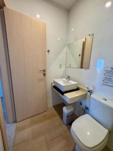 Modern apartment one block from the beach