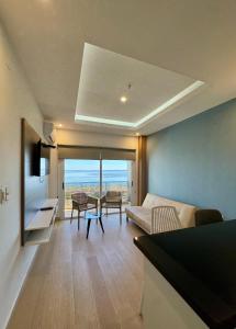 Modern apartment one block from the beach