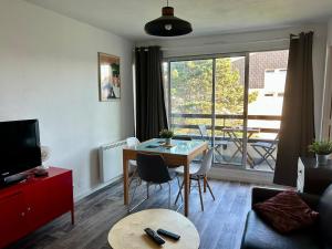 Appartement renové au calme, 1 chambre, balcon, proche mer