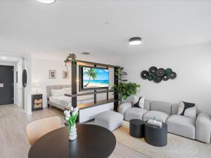 Modern Studio by Bayside & Cruise Port