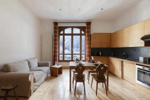 Central Majestic Apartment Near Skiing - Happy Rentals