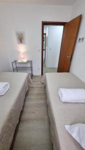 Apto 3 quartos a 120m do mar, completo com vista mar