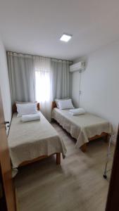 Apto 3 quartos a 120m do mar, completo com vista mar