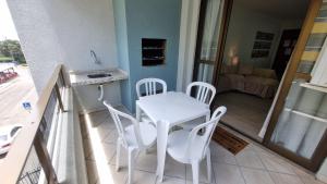 Apto 3 quartos a 120m do mar, completo com vista mar