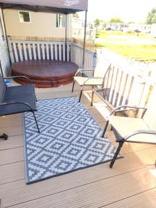 Tattershall lakes hot tub lodge breaks