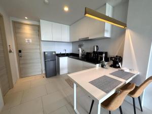 A Taste of Utopia -Modern Phuket Retreat with Jacuzzi