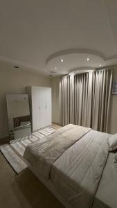 شقة نرجس العريض