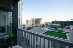 Evasion de luxe avec vue piscine, billard et lounge, à 15 minutes burj khalifa