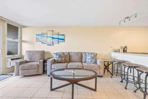 Amazing Beachfront Condo by Pool