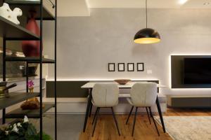 EE Homes - Curated Design & Skyline Views