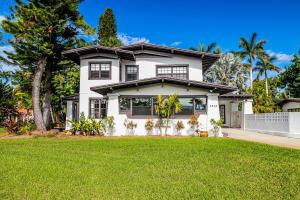 Manatee Manor - By Skyrun Anna Maria