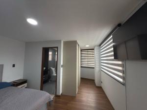 Cerca de todo, Terminal, Plaza Murillo, Teleféricos