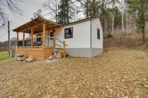 Stout Cabin w Fire Pit: 1 Mi to Ohio River!