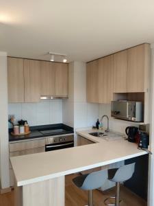 Departamento equipado de 2 Dormitorios , 2 baños y estacionamiento privado -