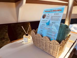 Deolinda Charming Boat Stay at Oriente Marina