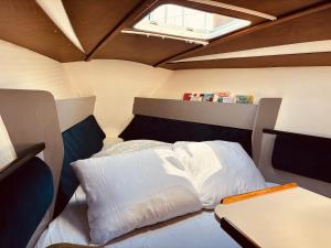 Deolinda Charming Boat Stay at Oriente Marina