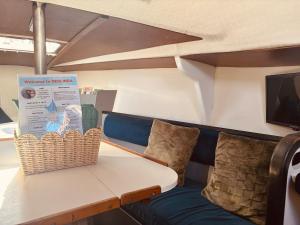 Deolinda Charming Boat Stay at Oriente Marina