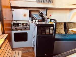 Deolinda Charming Boat Stay at Oriente Marina