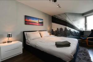Contractor Century Wharf Apartment Free Parking Gym and Pool