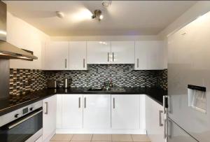 Cardiff Bay and City Centre Apartment Sleeps 4 with Parking