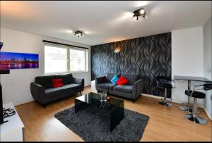 Cardiff Bay and City Centre Apartment Sleeps 4 with Parking